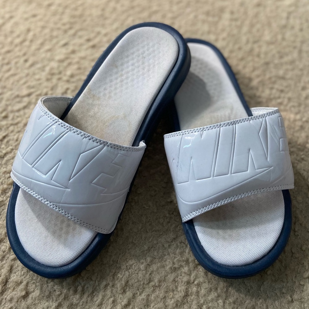 Nike Slides - Picture 2 of 4